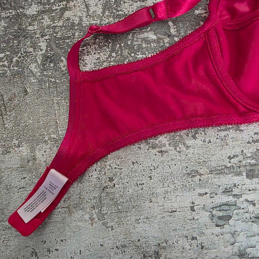 Victoria's Secret Red Satin Vintage Underwire Bra 34C - Picture 9 of 9